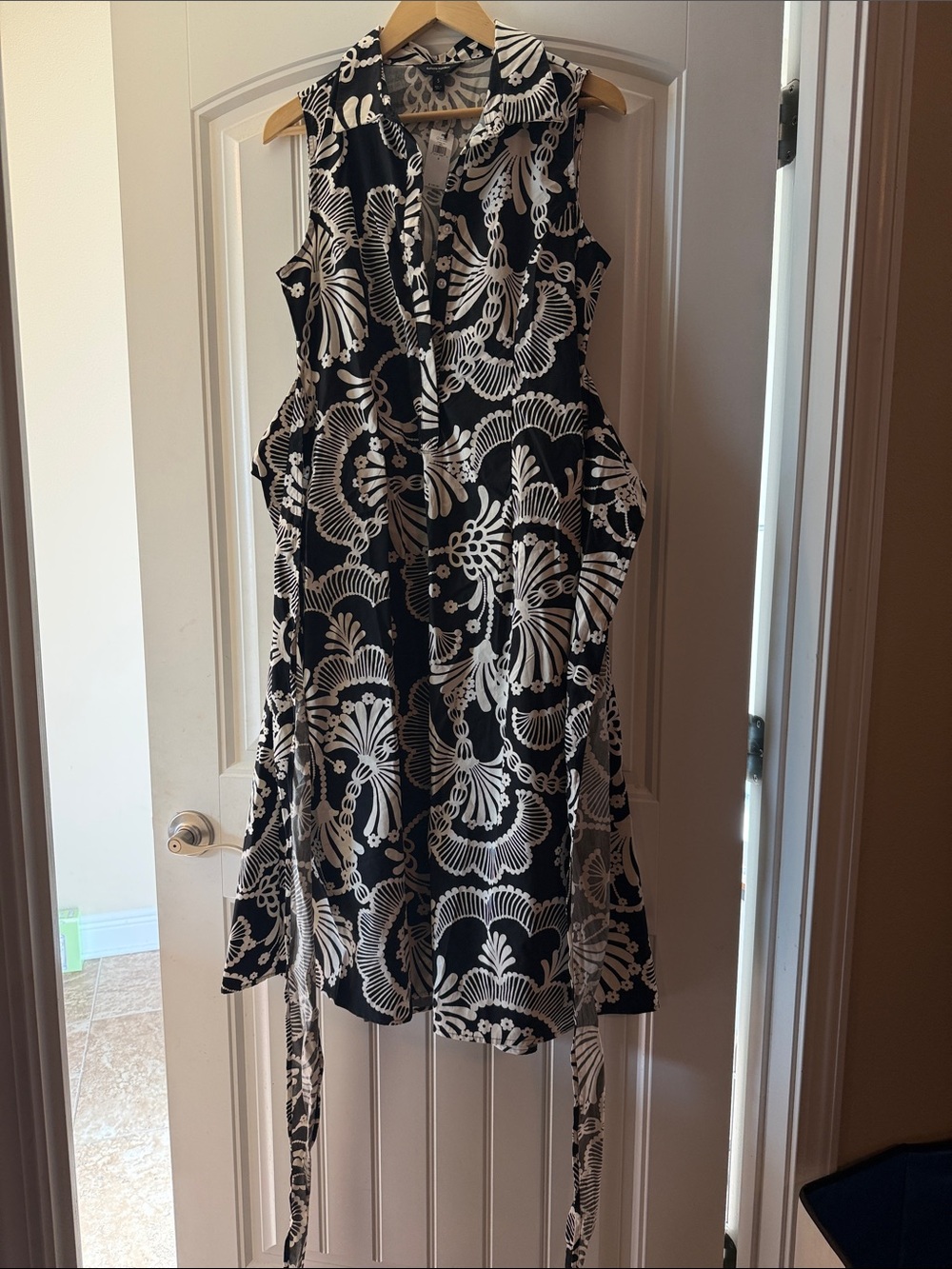 Black & Cream Sleeveless Button Front Dress